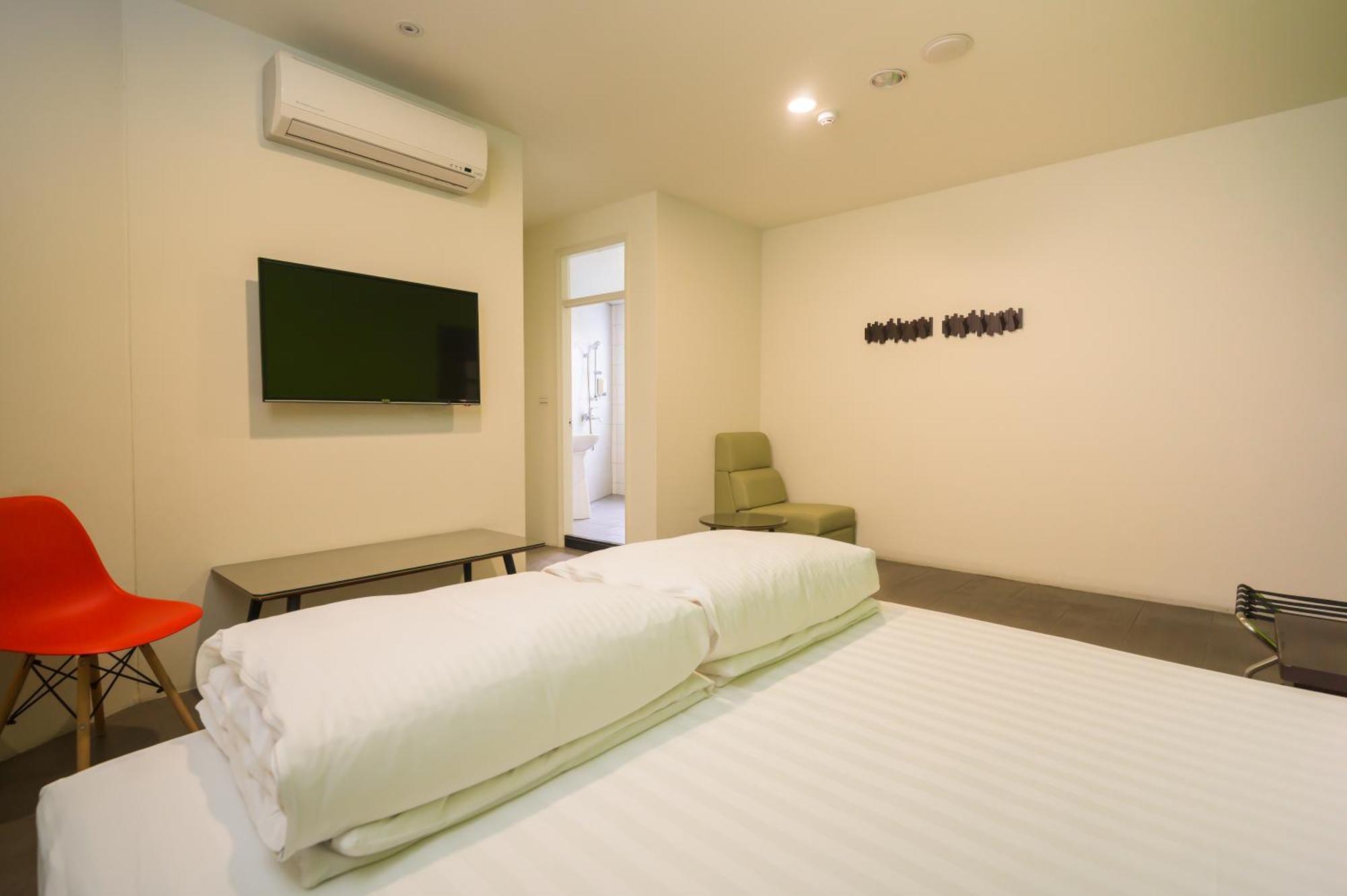 客旅家青年旅館 Travelers Plus Chiayi City Exterior photo